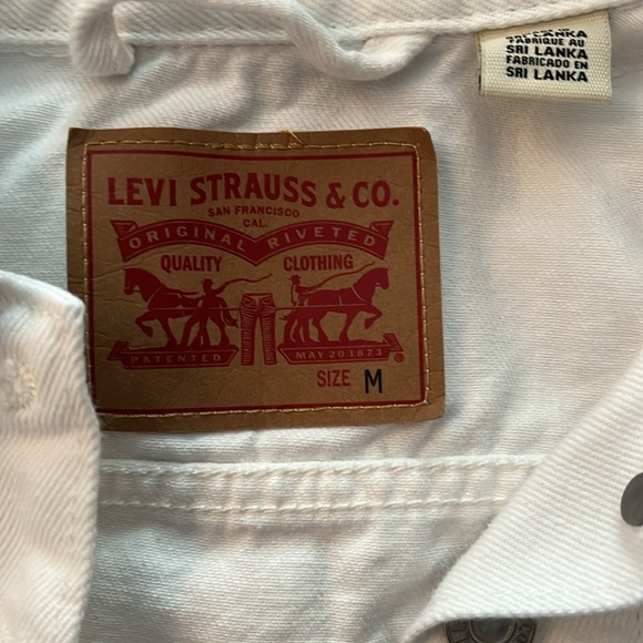 VGUC Levi’s white denim jacket ❄️ - Picture 3 of 4